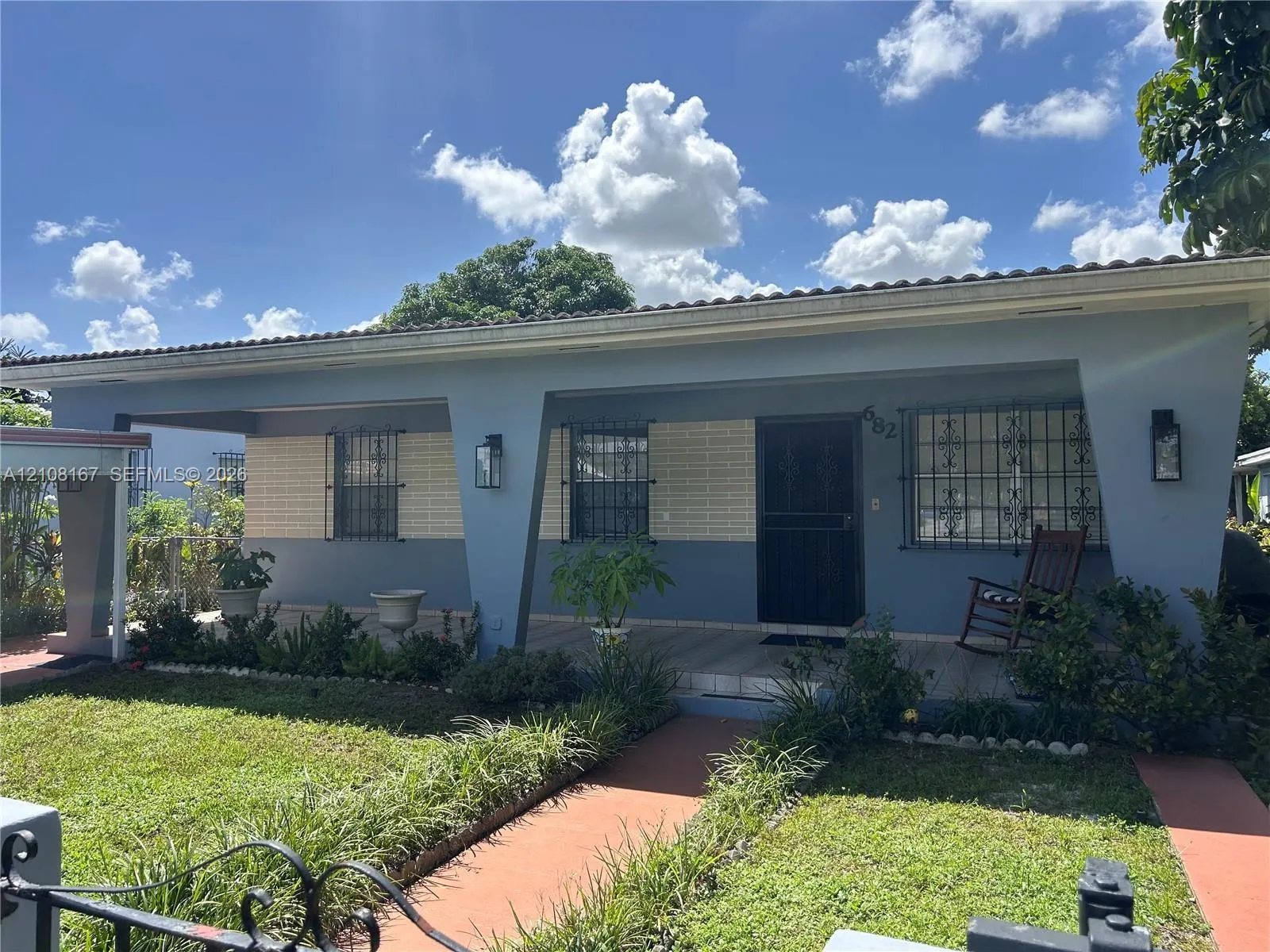 682 W 37th Street