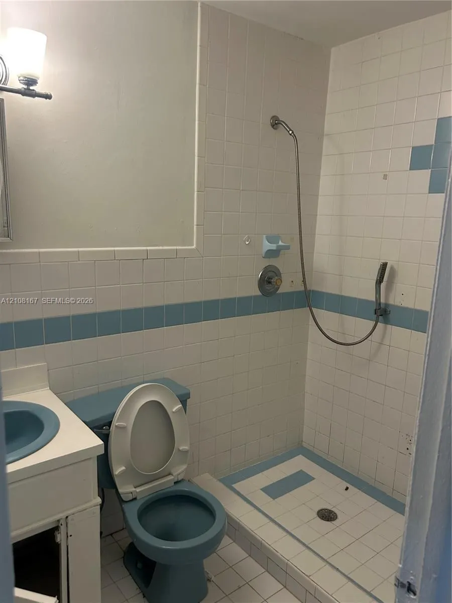 682 W 37th Street