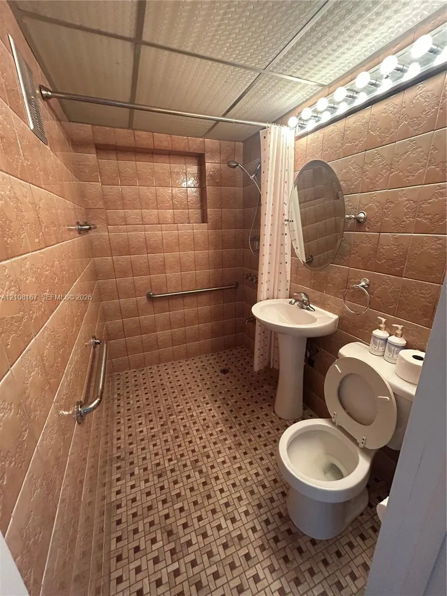 682 W 37th Street