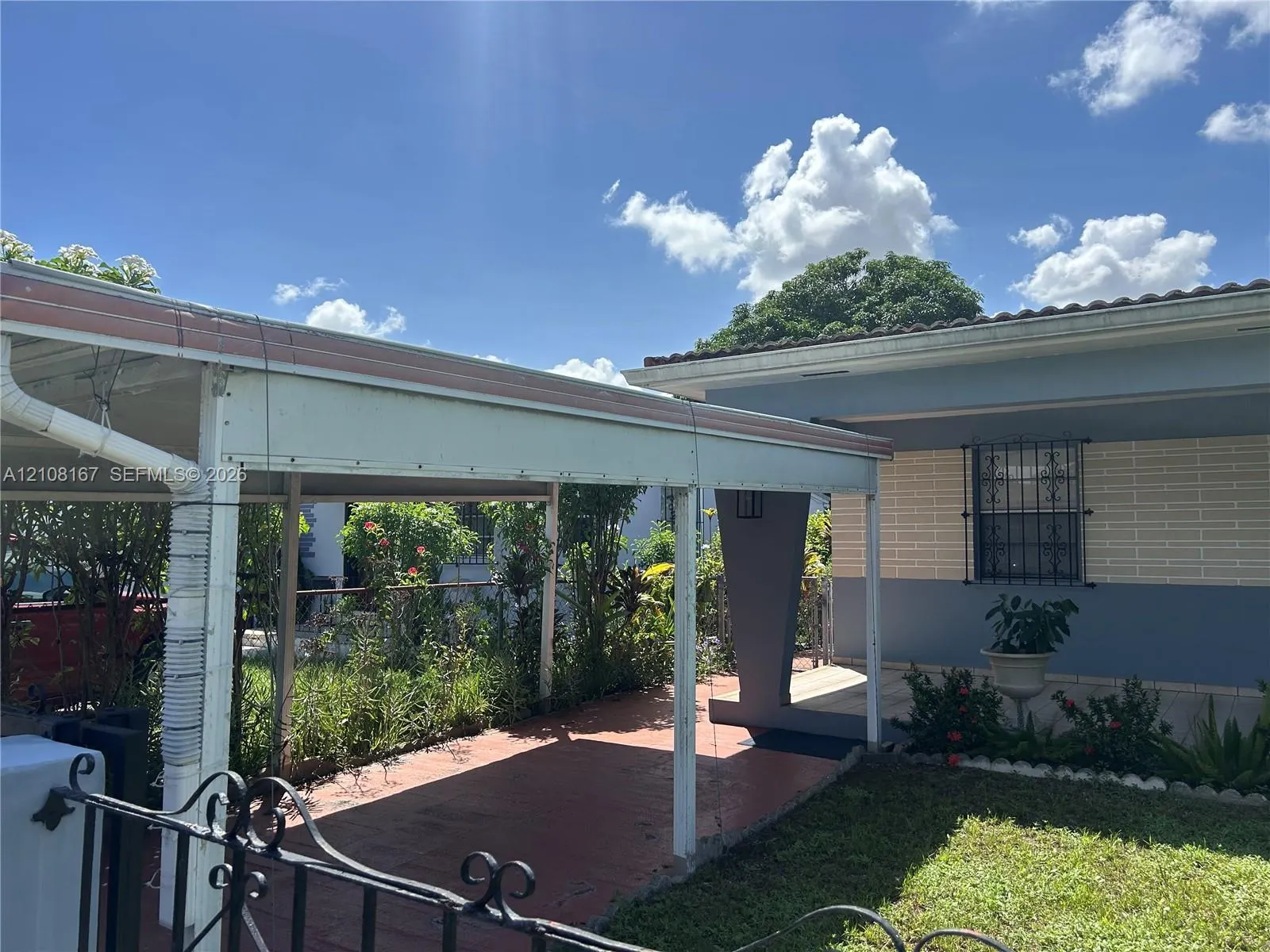 682 W 37th Street