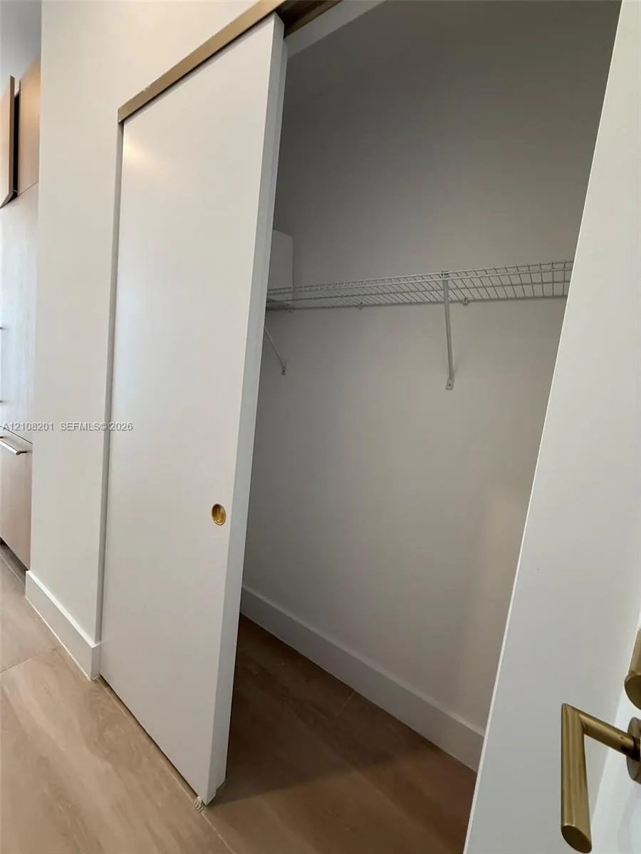 32 90 Ne 32 Street #1115