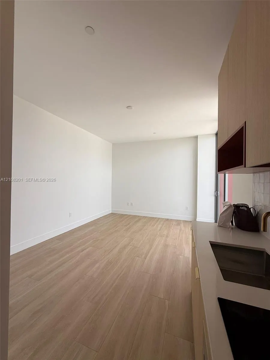 32 90 Ne 32 Street #1115