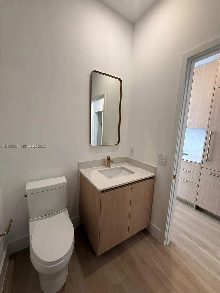 32 90 Ne 32 Street #1115