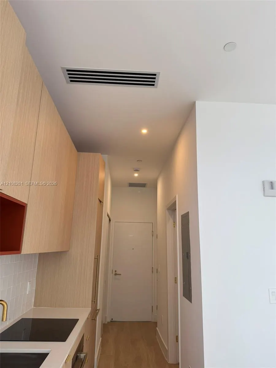 32 90 Ne 32 Street #1115