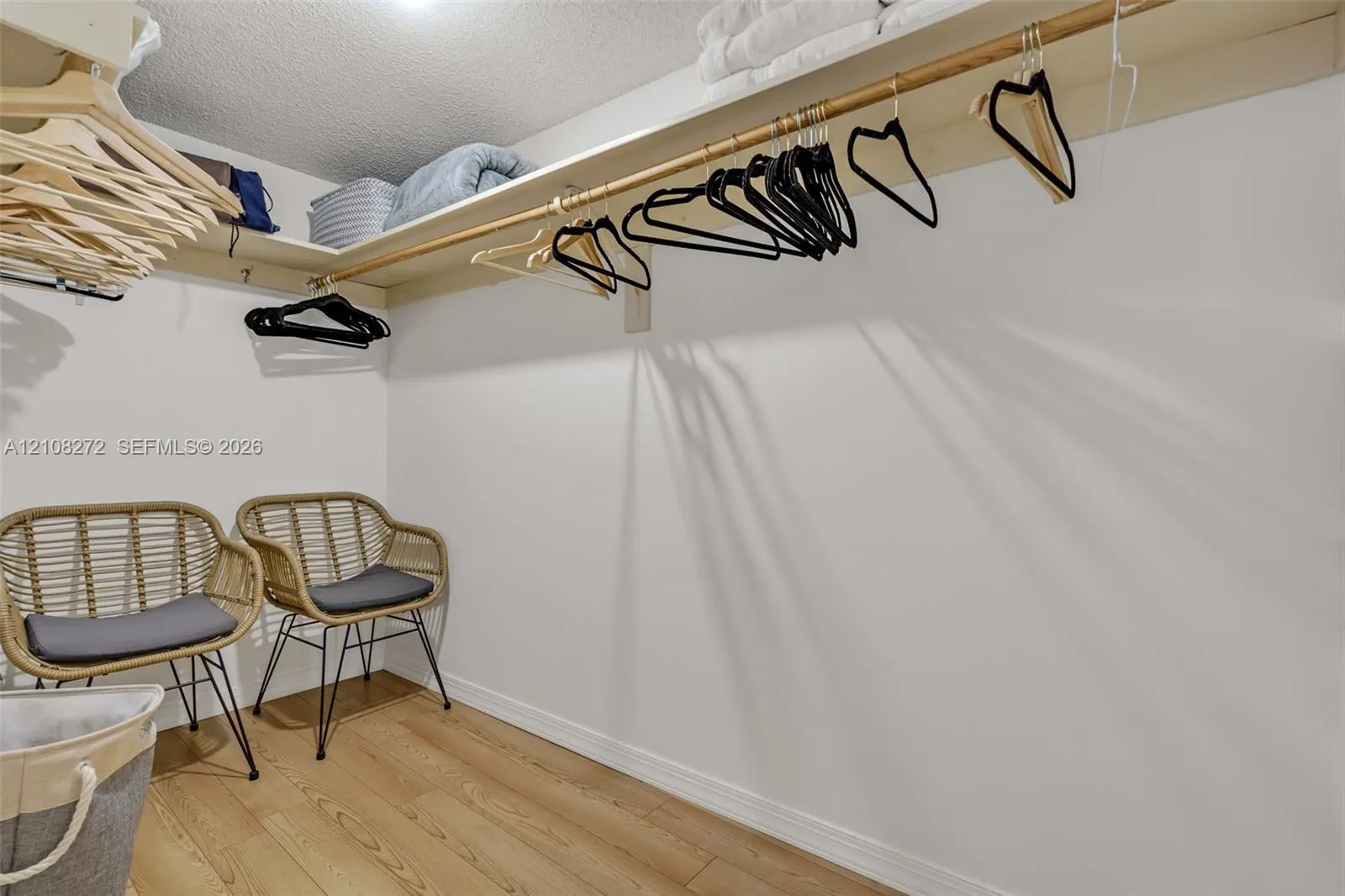 6039 Collins Avenue #519