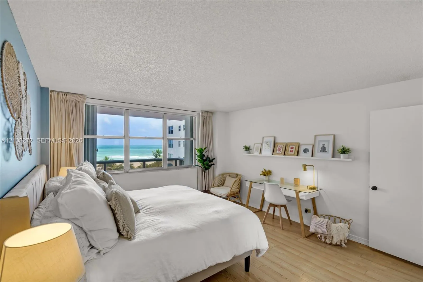 6039 Collins Avenue #519