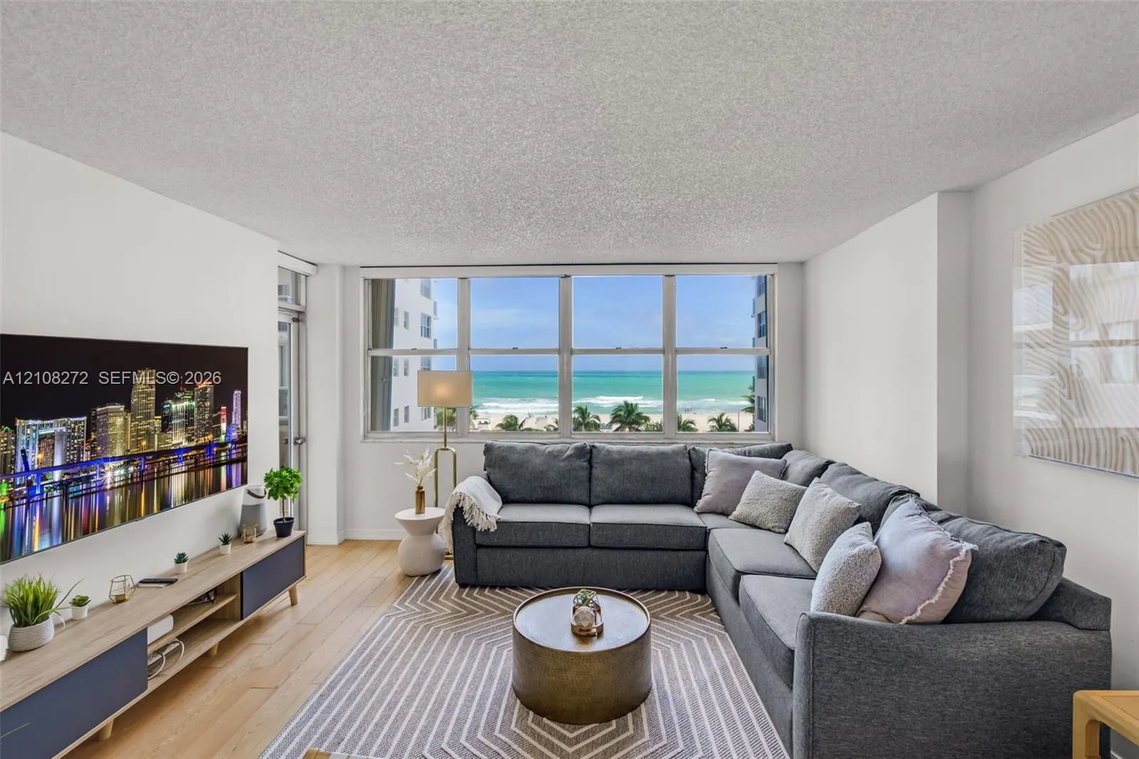 6039 Collins Avenue #519