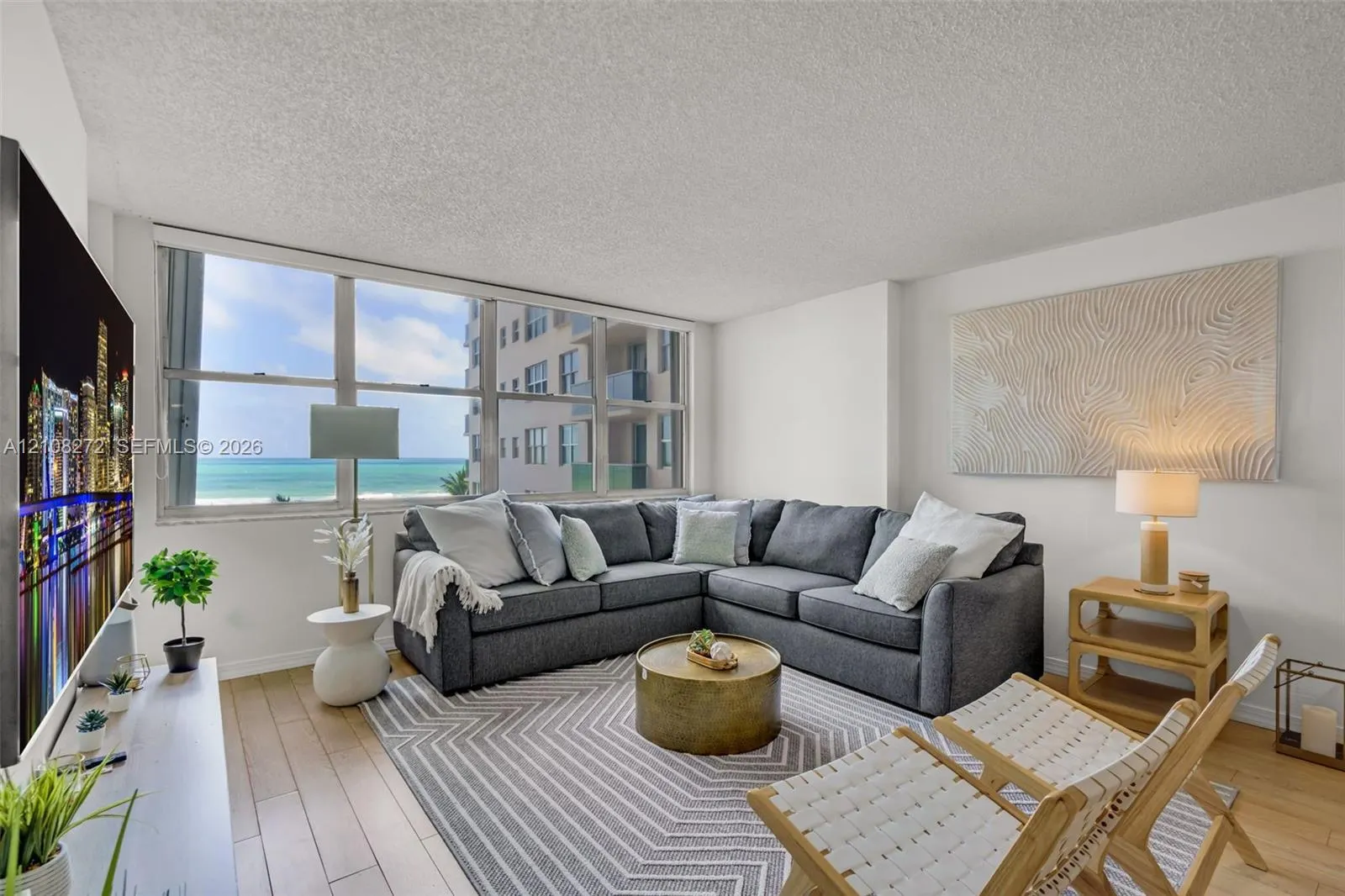 6039 Collins Avenue #519