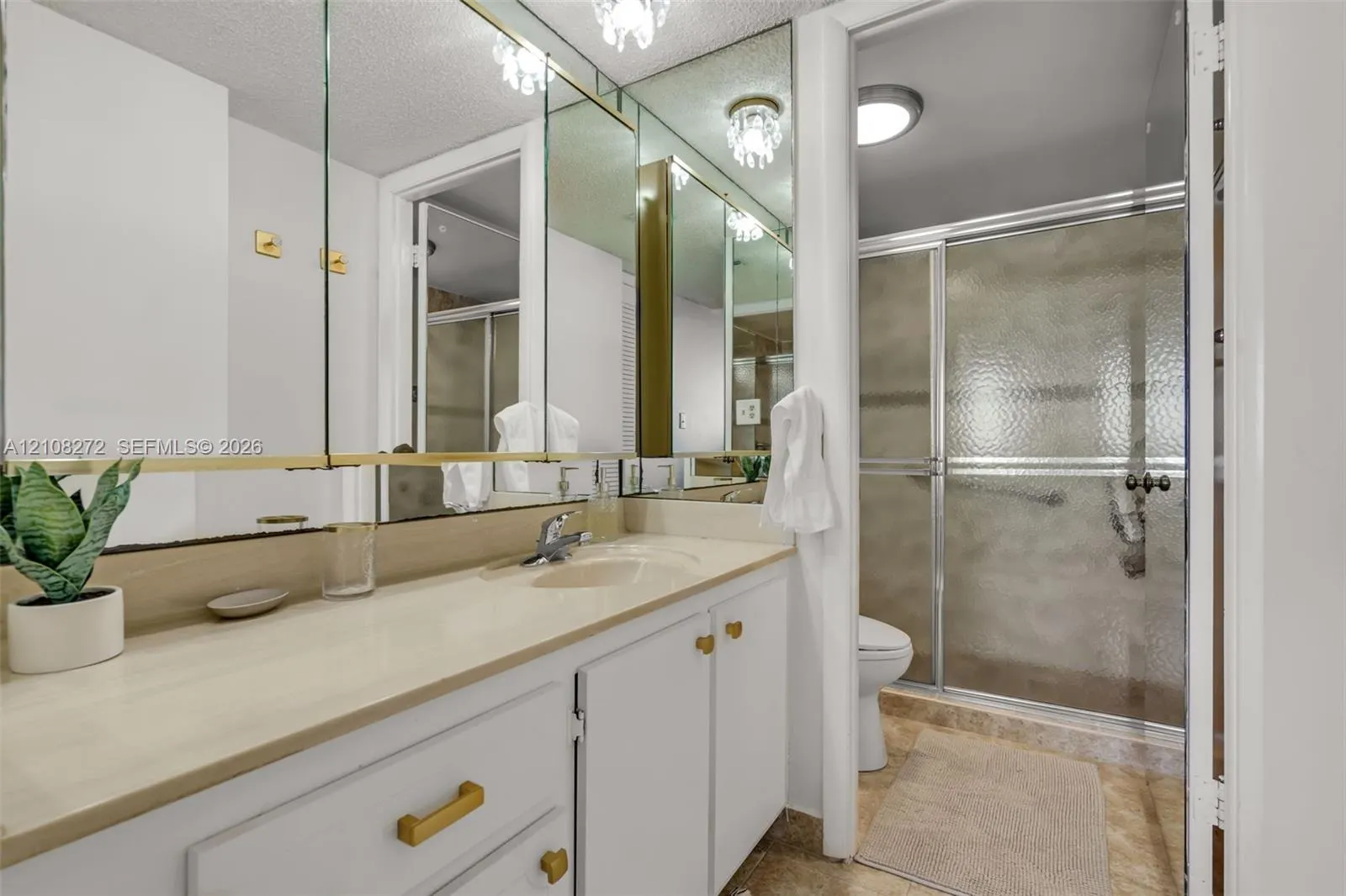6039 Collins Avenue #519