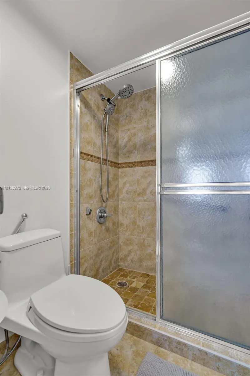 6039 Collins Avenue #519