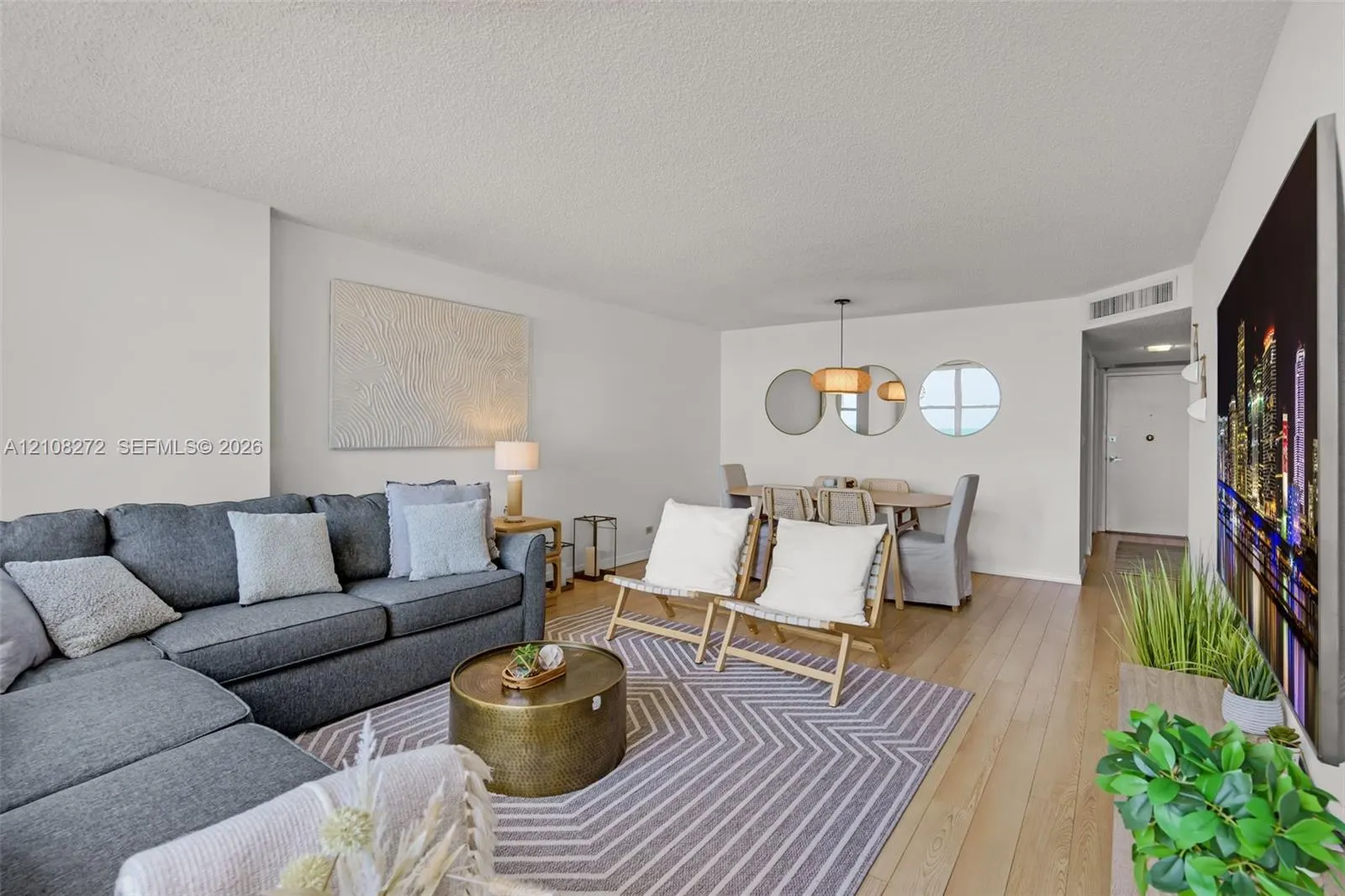 6039 Collins Avenue #519