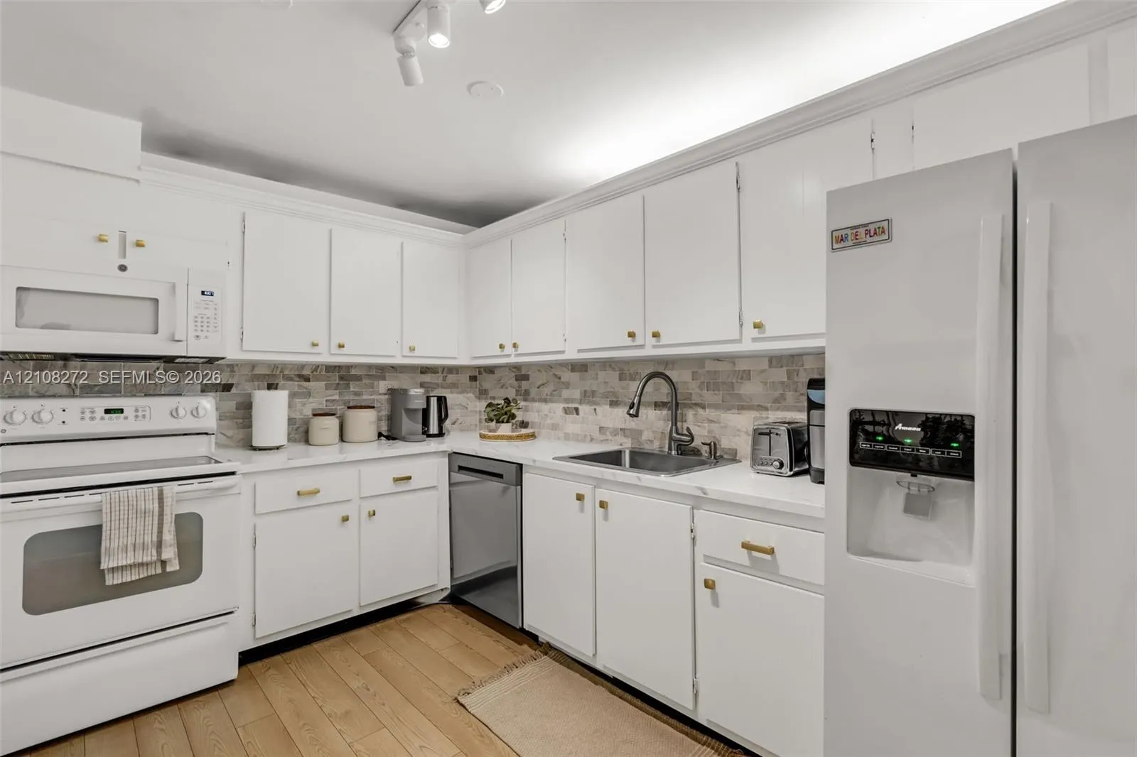6039 Collins Avenue #519