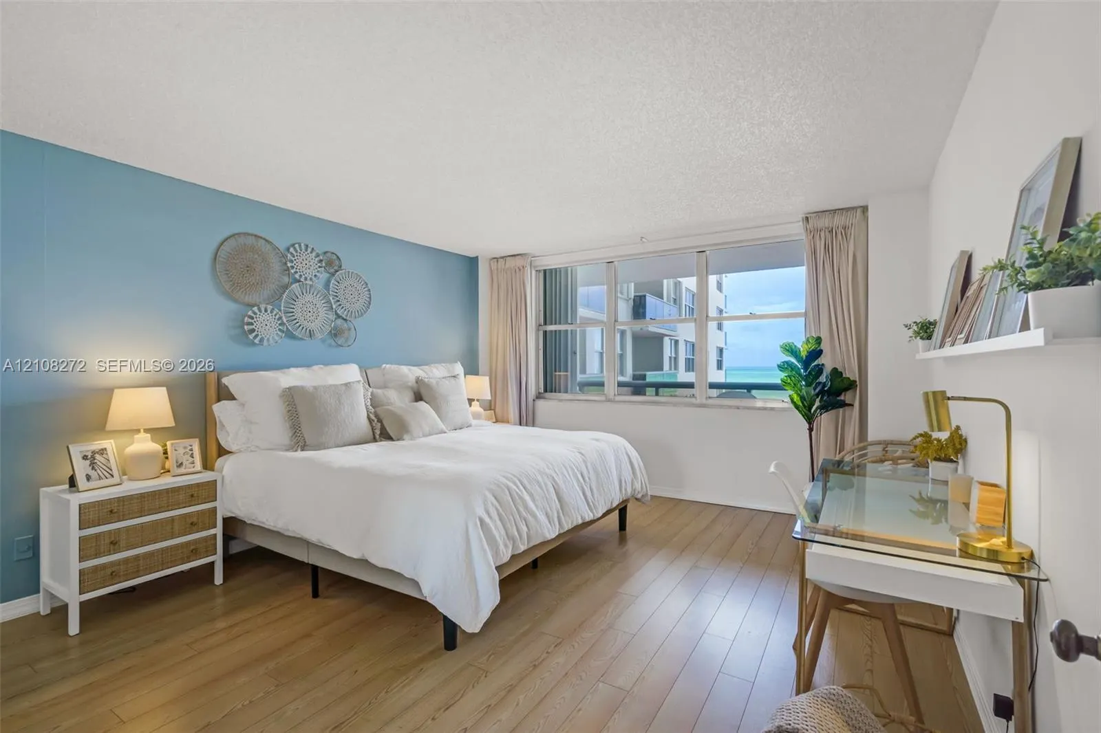 6039 Collins Avenue #519