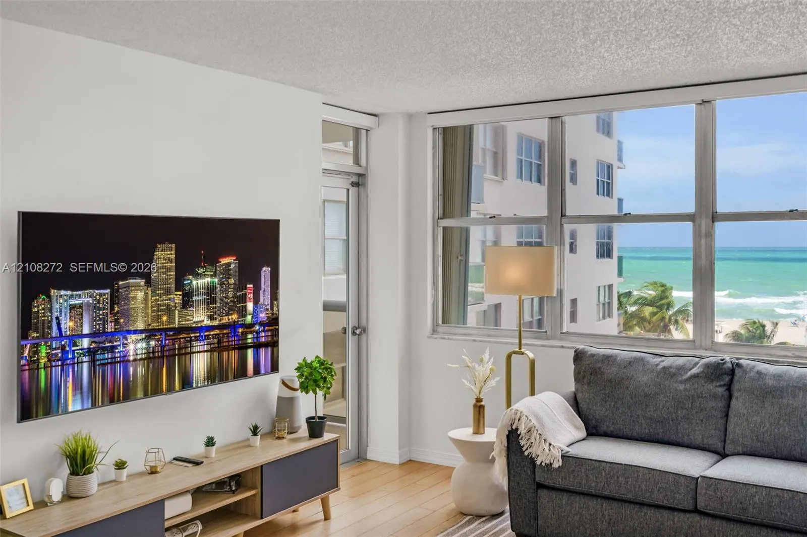 6039 Collins Avenue #519