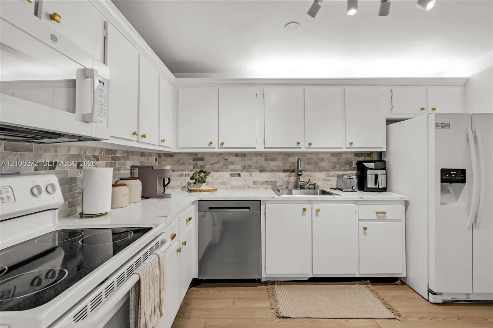 6039 Collins Avenue #519