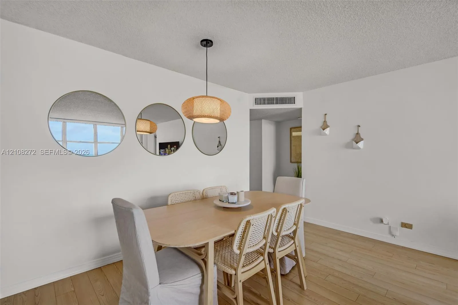 6039 Collins Avenue #519