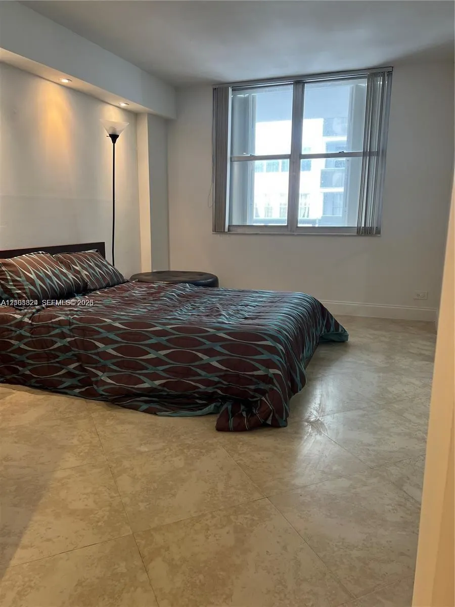 6039 Collins Avenue #1208