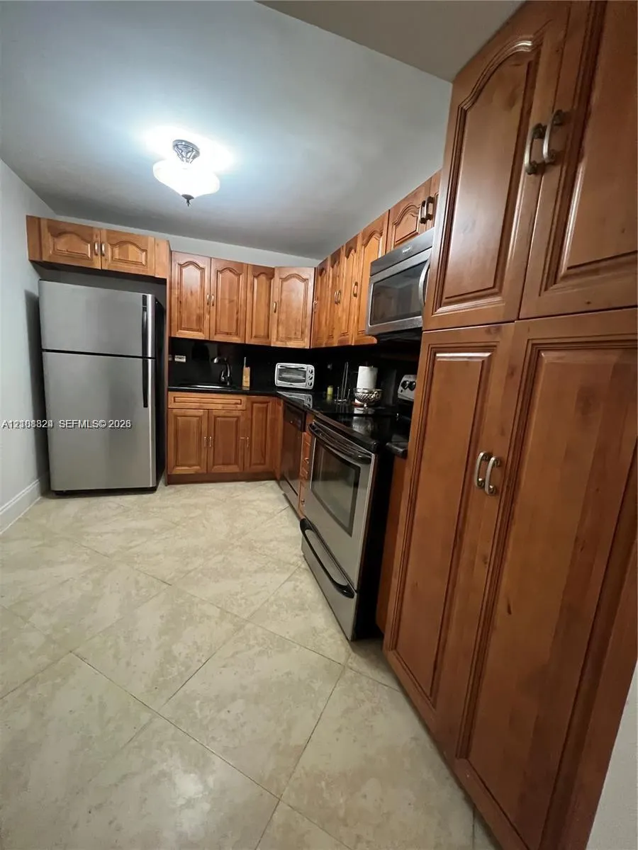 6039 Collins Avenue #1208