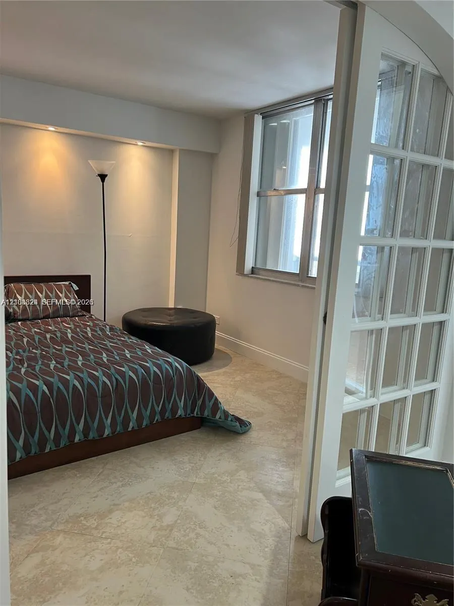 6039 Collins Avenue #1208