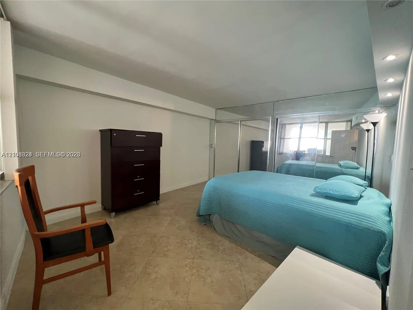 6039 Collins Avenue #1208