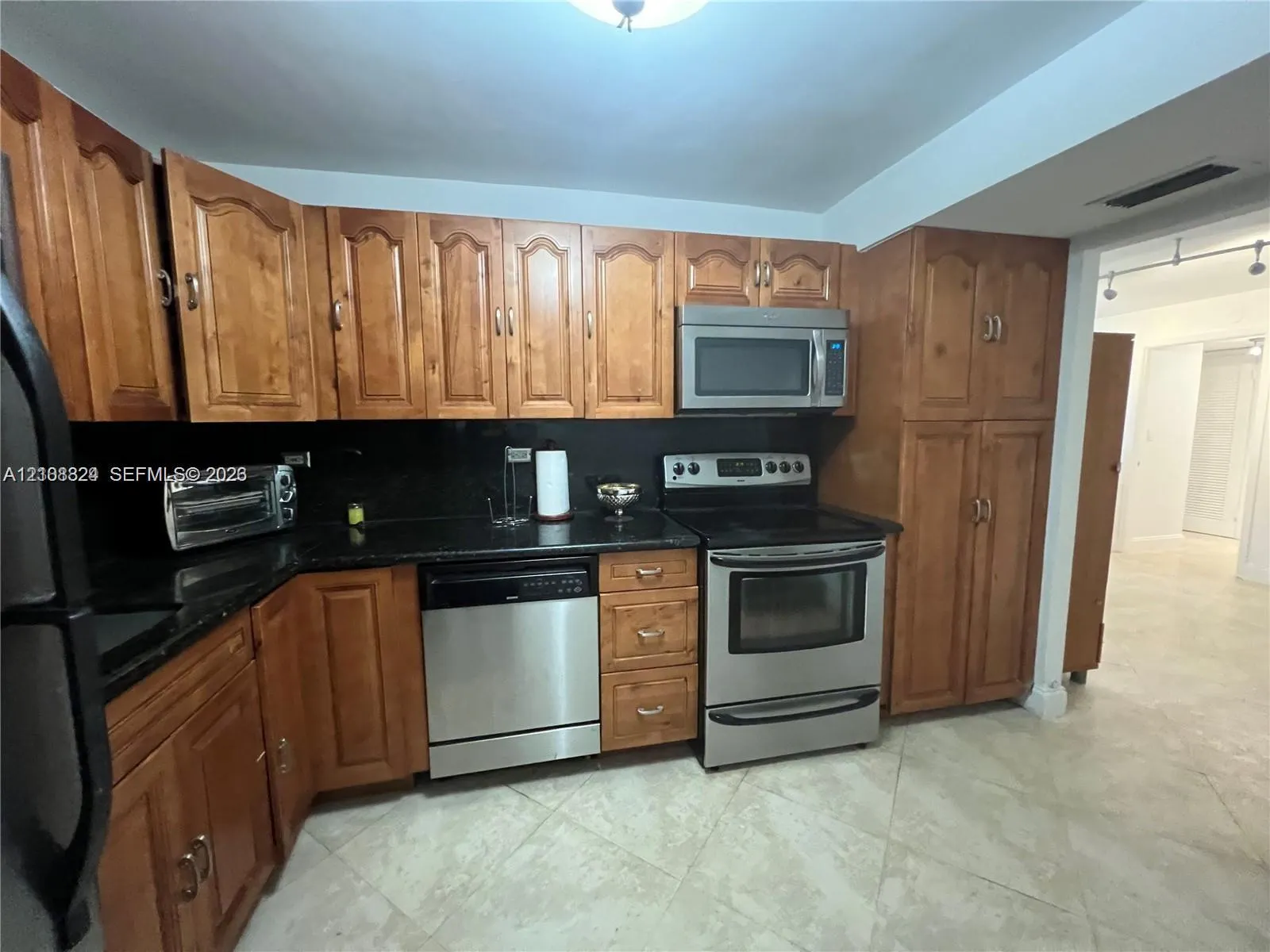 6039 Collins Avenue #1208