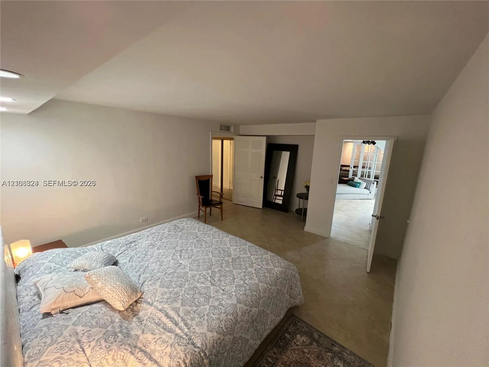 6039 Collins Avenue #1208