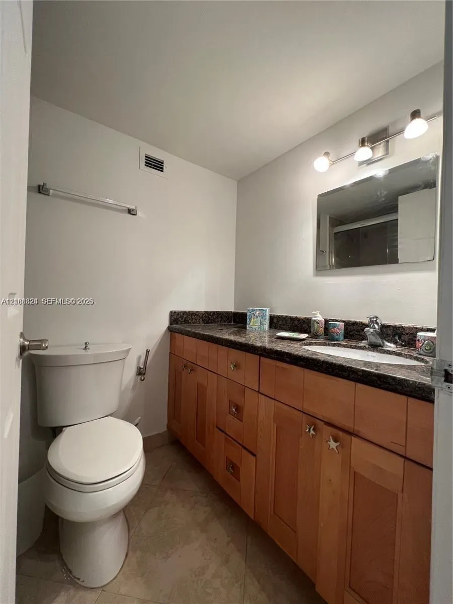 6039 Collins Avenue #1208