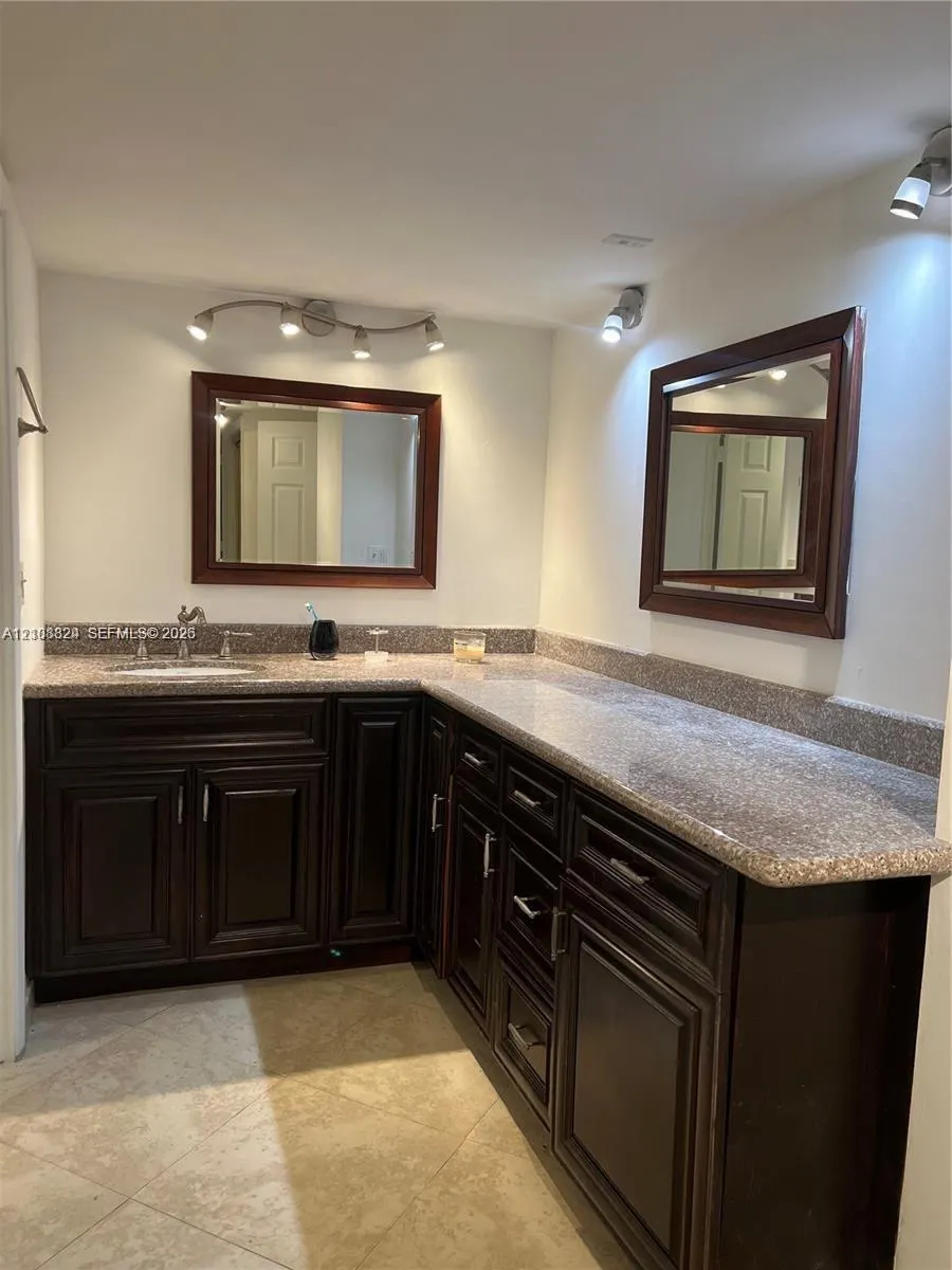 6039 Collins Avenue #1208