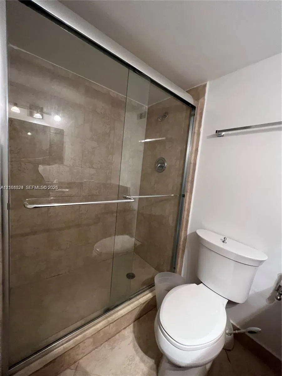 6039 Collins Avenue #1208