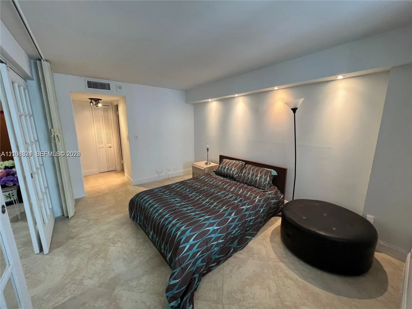 6039 Collins Avenue #1208
