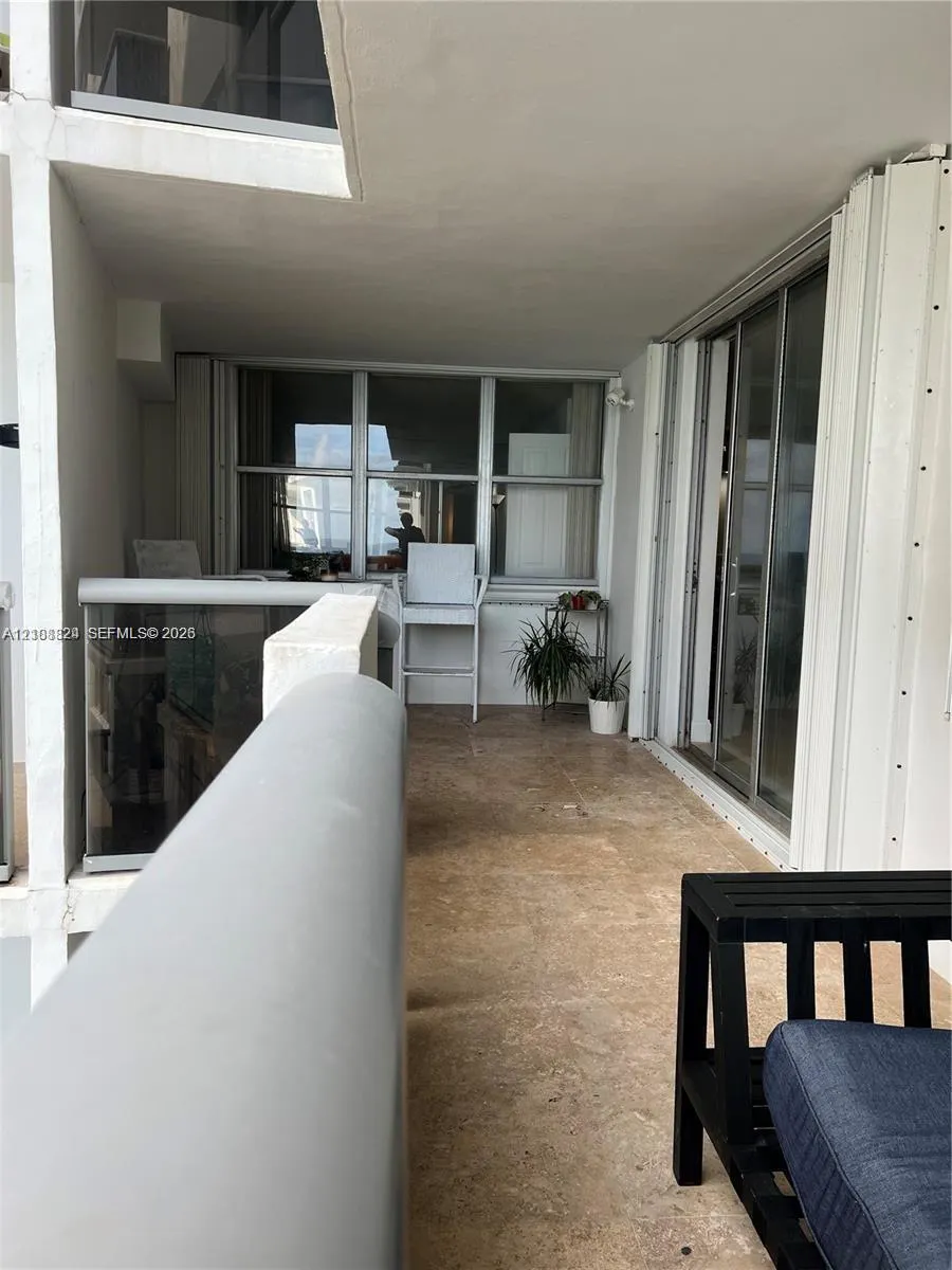 6039 Collins Avenue #1208