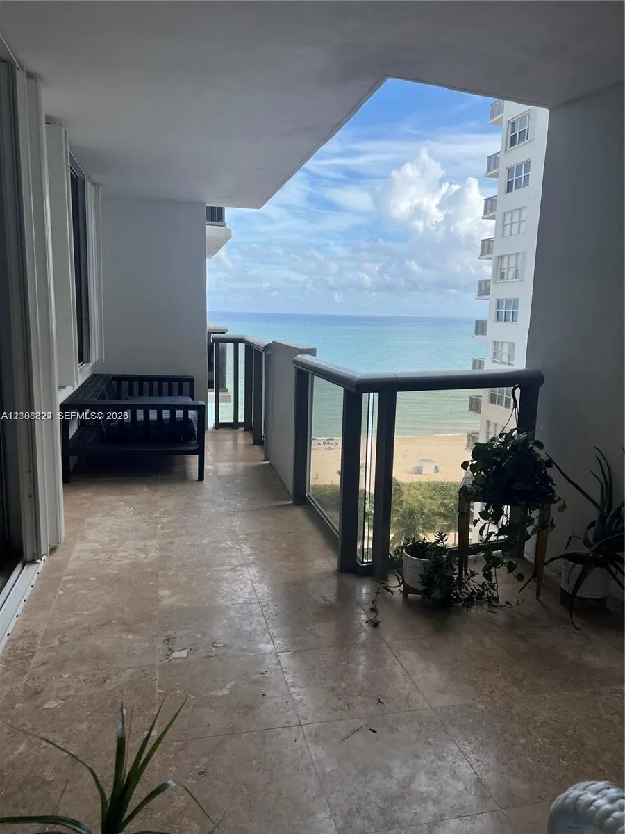 6039 Collins Avenue #1208