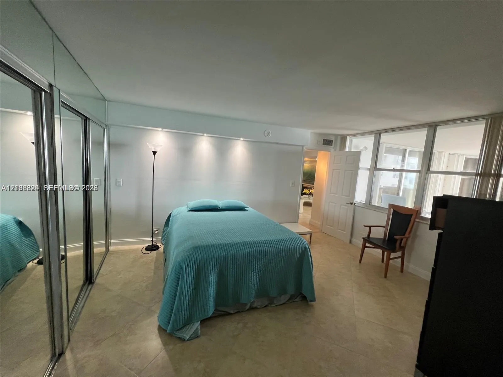 6039 Collins Avenue #1208