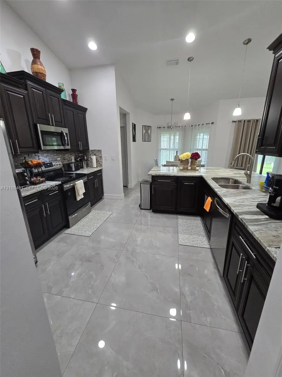 2901 N 31st W
