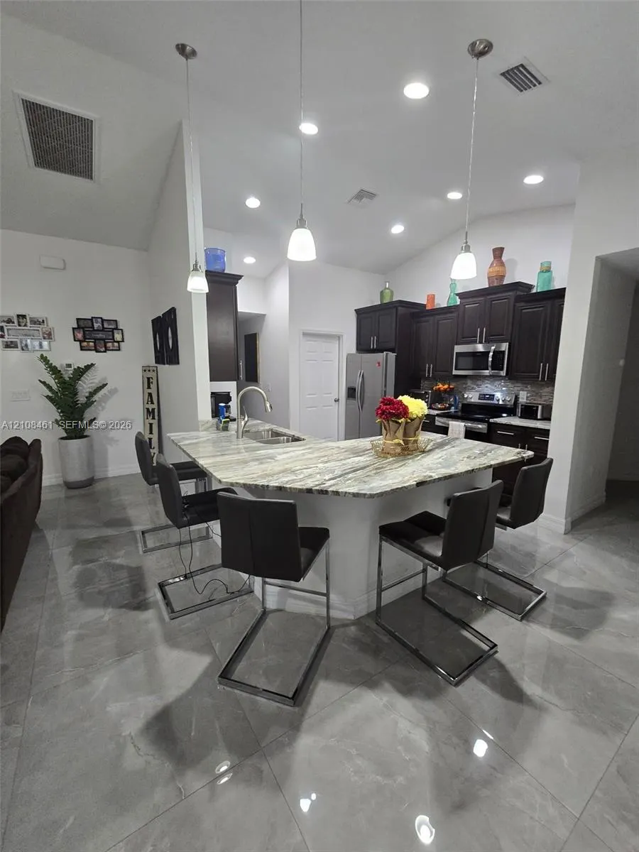 2901 N 31st W