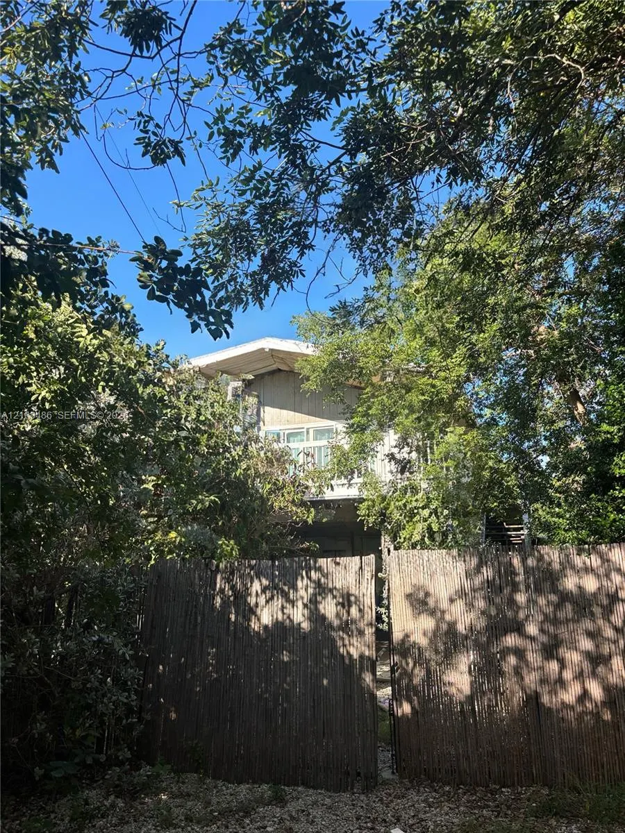 385 Orange Avenue