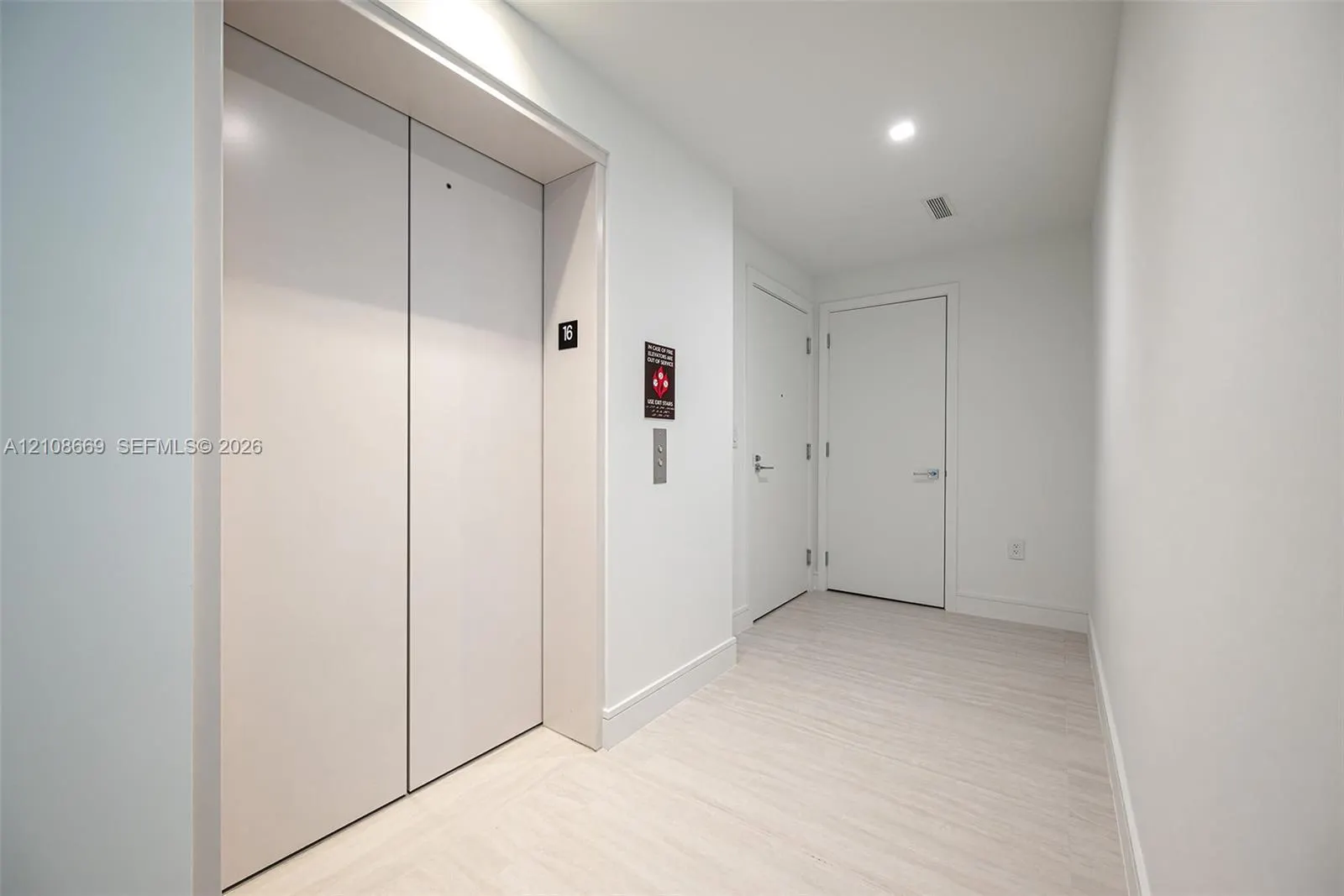 2411 Laguna Circle #1605