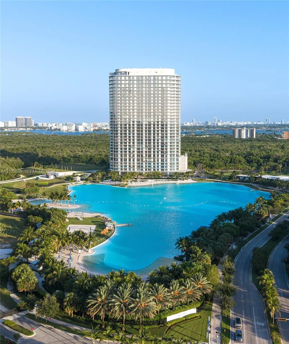 2411 Laguna Circle #1605