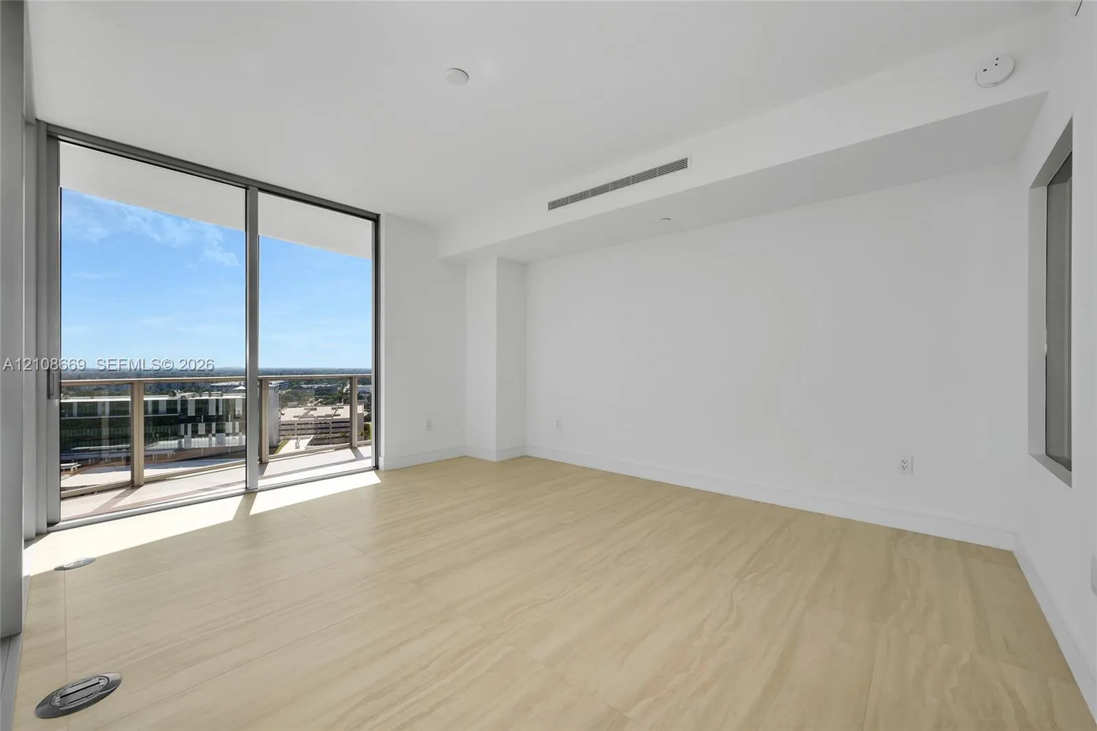 2411 Laguna Circle #1605