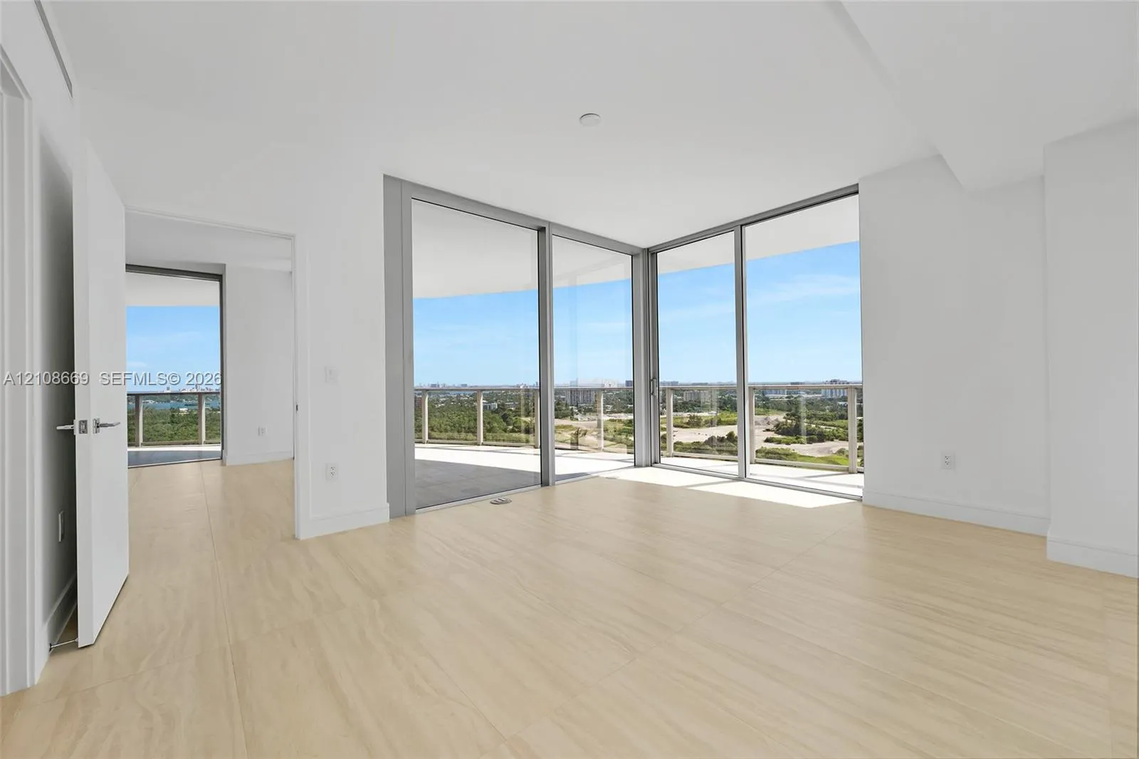 2411 Laguna Circle #1605