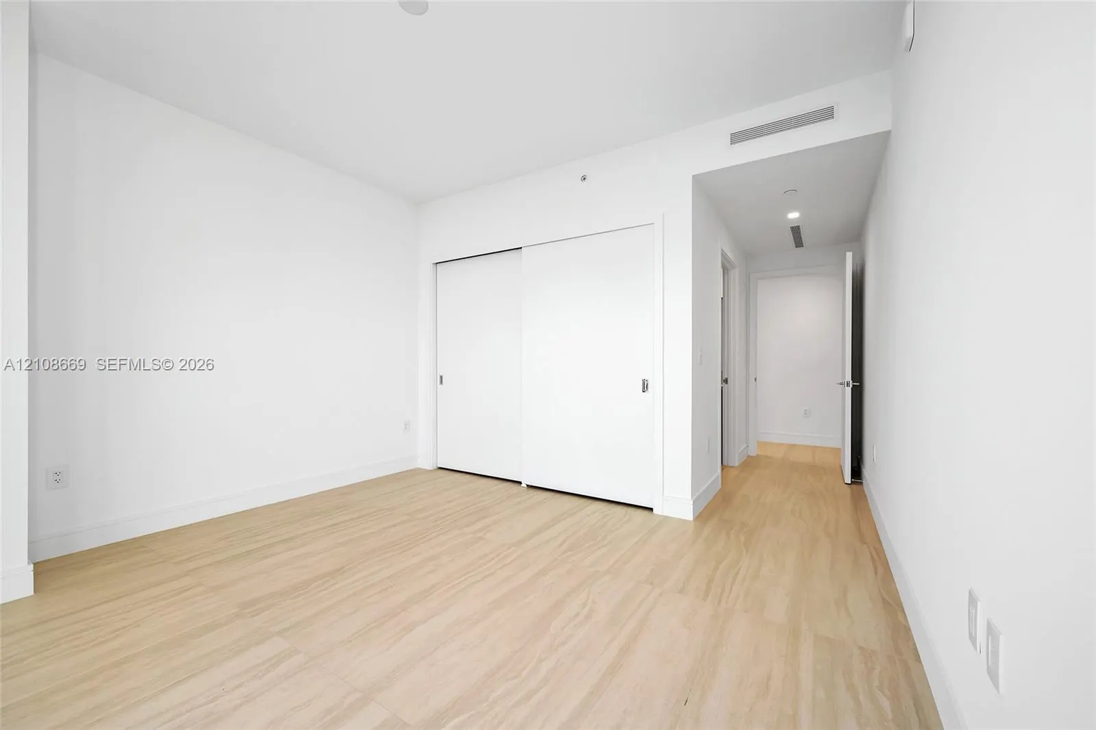 2411 Laguna Circle #1605