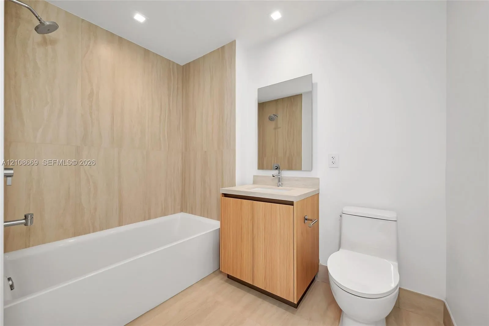 2411 Laguna Circle #1605