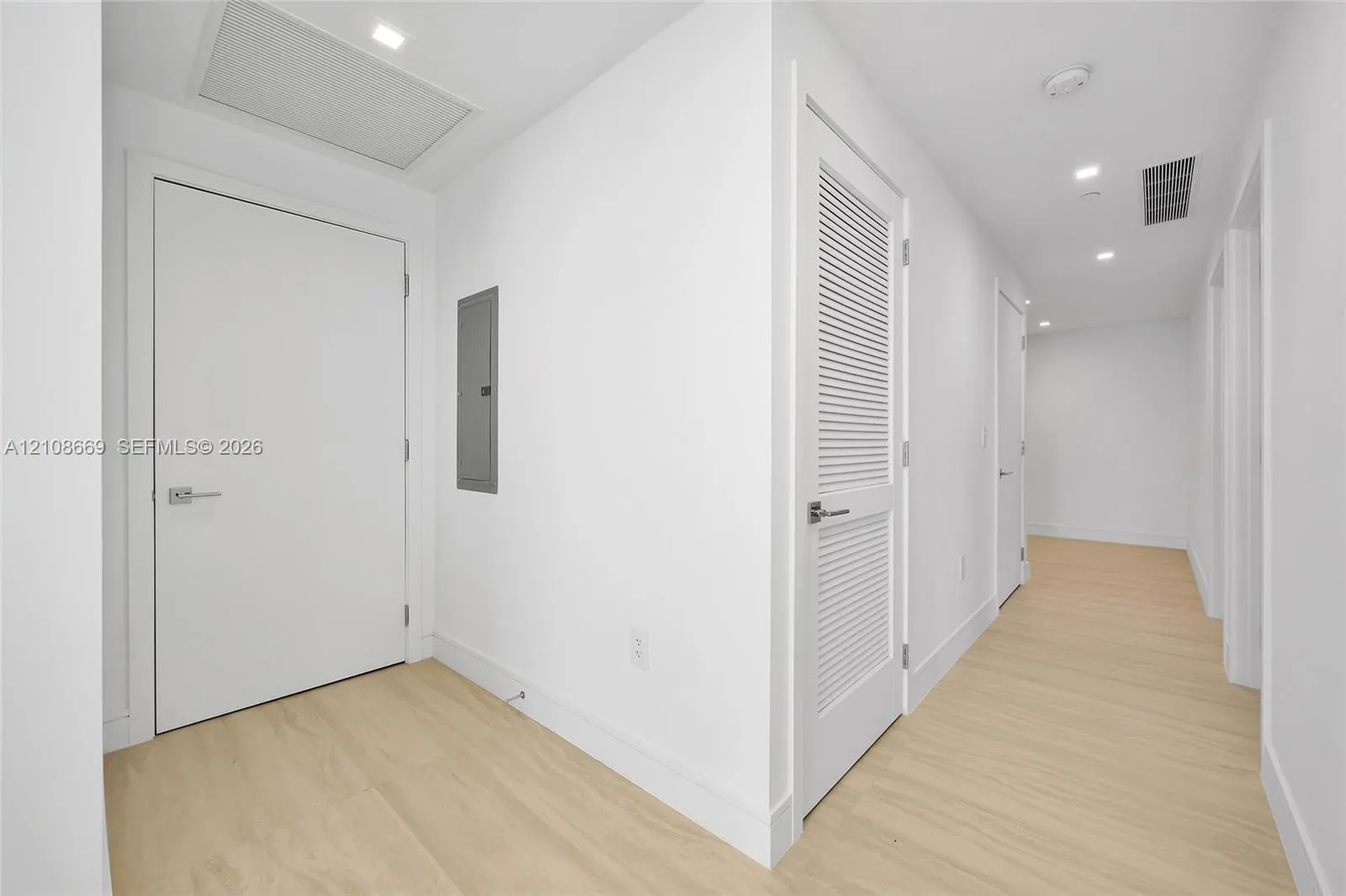 2411 Laguna Circle #1605