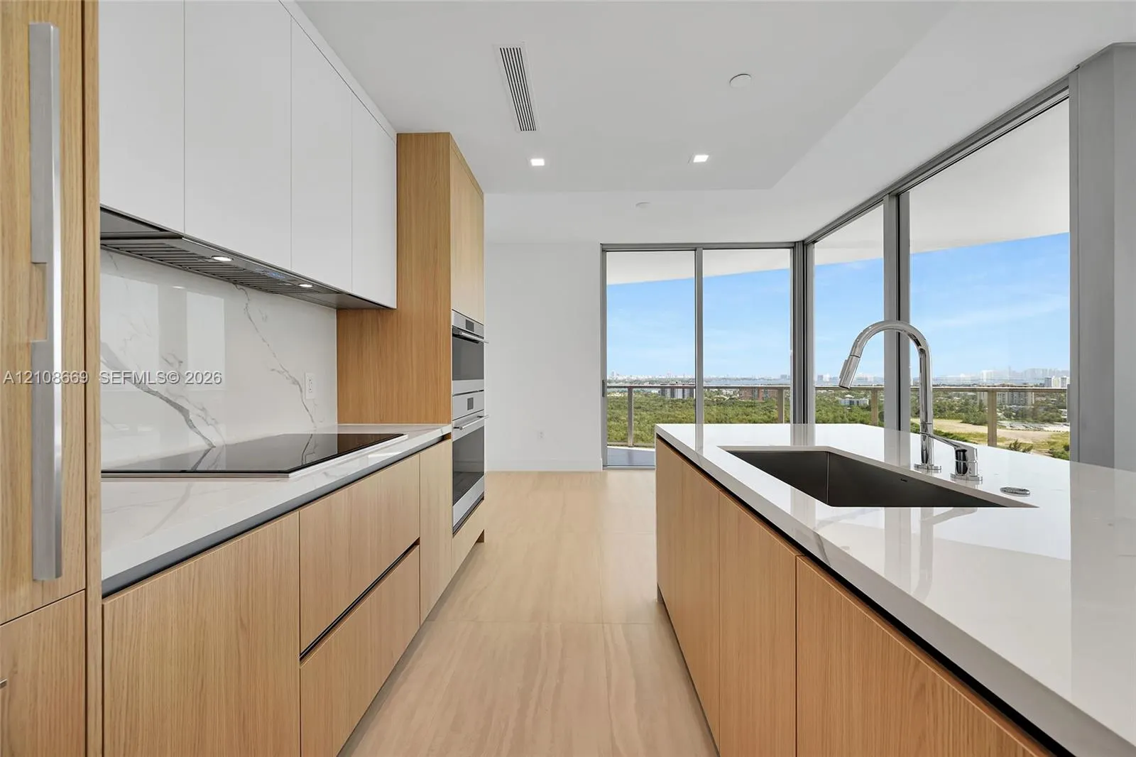 2411 Laguna Circle #1605