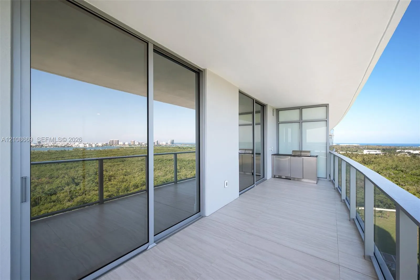 2411 Laguna Circle #1605