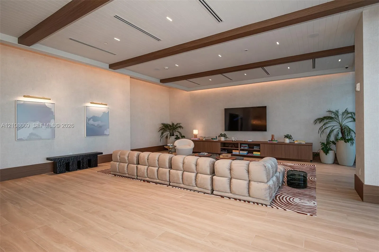 2411 Laguna Circle #1605