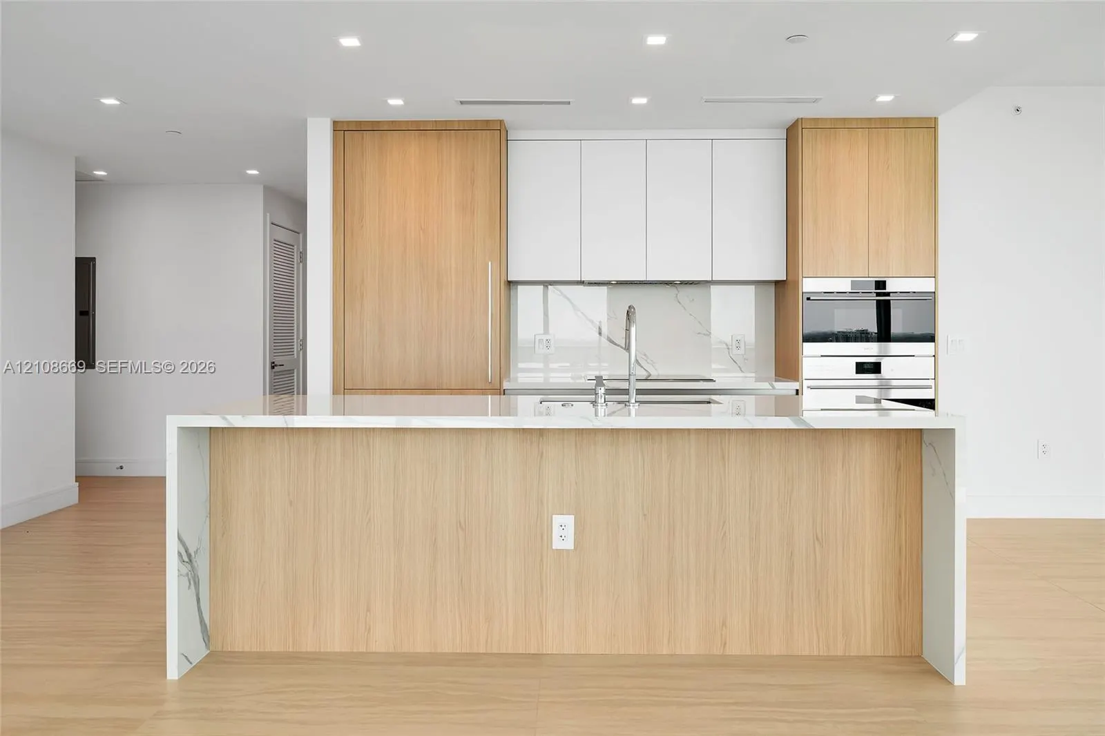 2411 Laguna Circle #1605