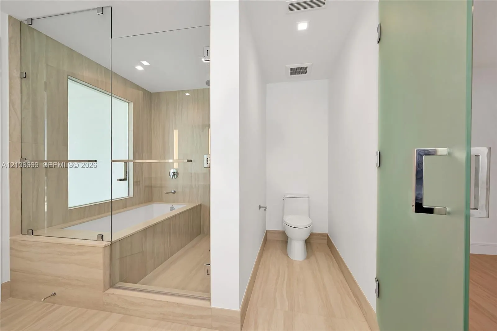 2411 Laguna Circle #1605