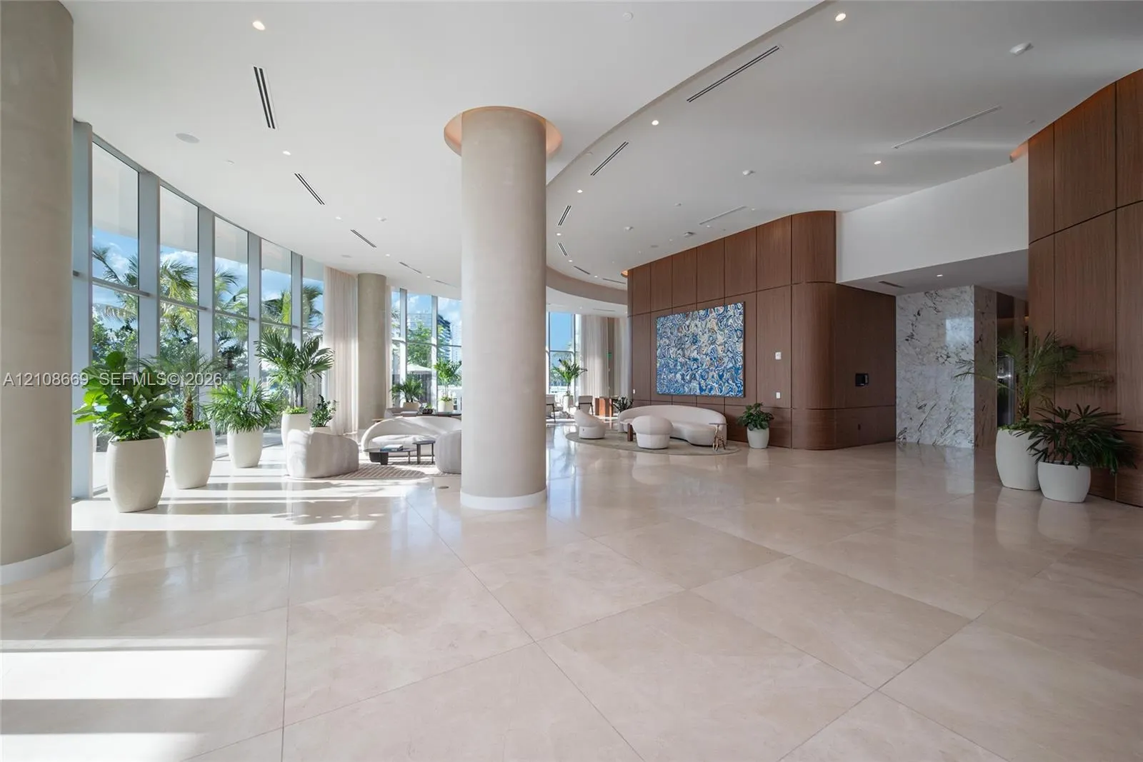 2411 Laguna Circle #1605