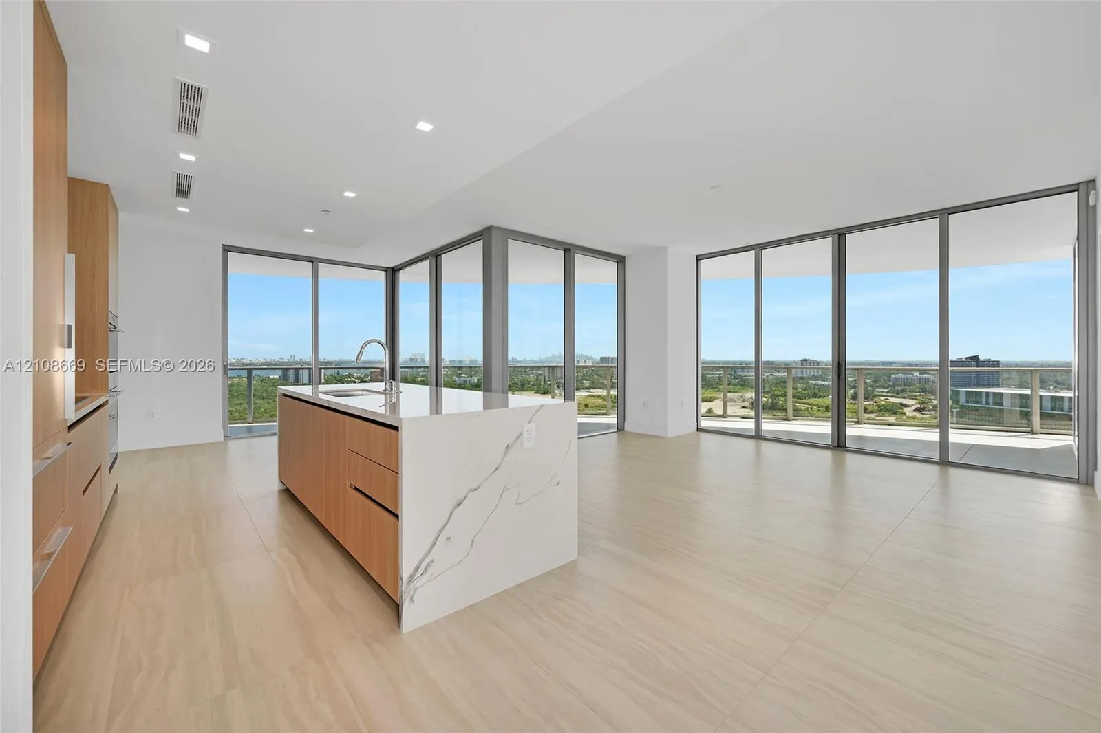 2411 Laguna Circle #1605
